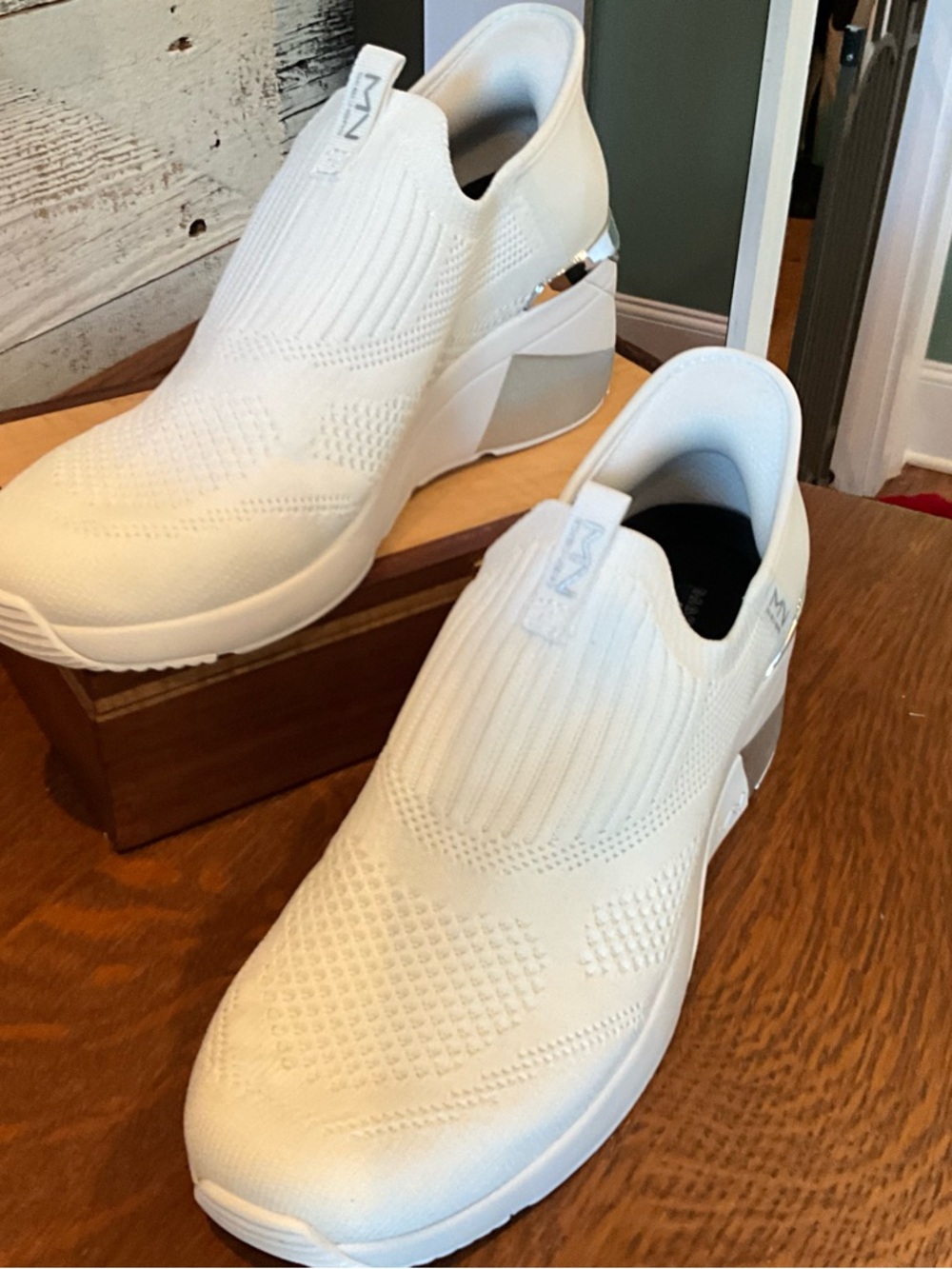 Skechers Women’s White Slip-On Knit Sneakers Wedge Hands Free! - Picture 10 of 11